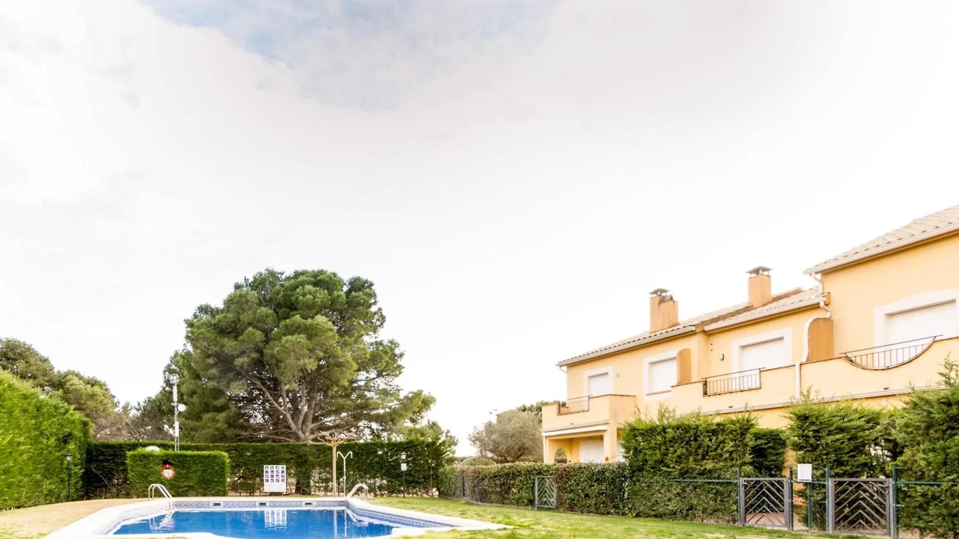 Illa Sistach Rentals: Casa Con Piscina Comunitaria L'Estartit